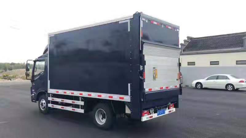 垂直升降(jiàng)汽車尾闆