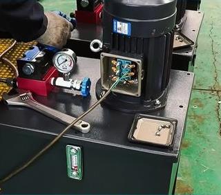 國立(li)液壓，重注安(an)全生産意識(shi)，用心生産