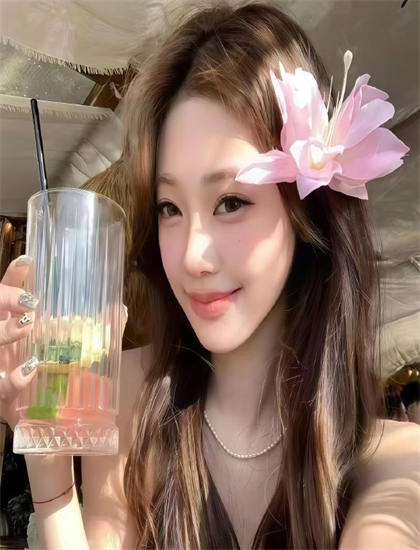 从技术角度看美容院里隐藏的相机：微距摄影的艺术表达的技术支持 促进电影产业的升级发展